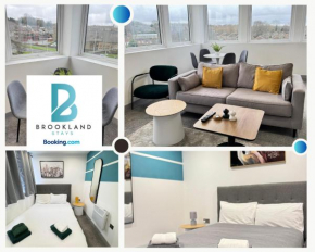 Fully furnished 2-Bedroom with City View, Wifi and Free parking by Brookland Stays